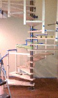 Spiral staircase assembly